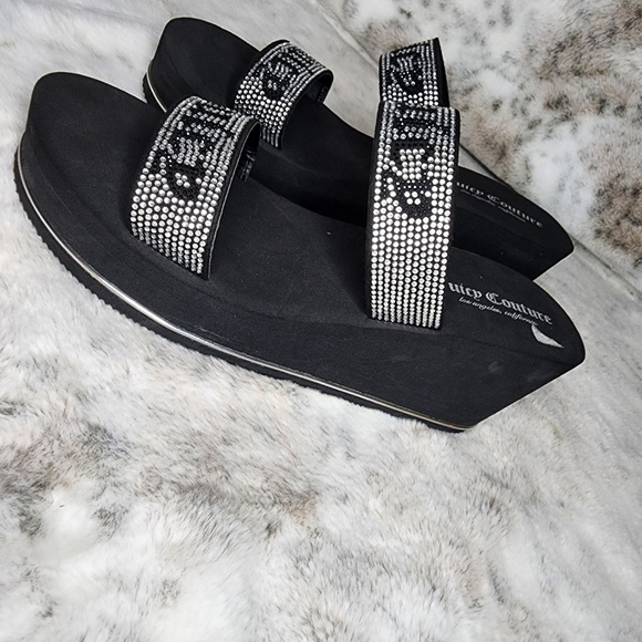 Juicy Couture Black Slide Wedge Sandals - Picture 2 of 3